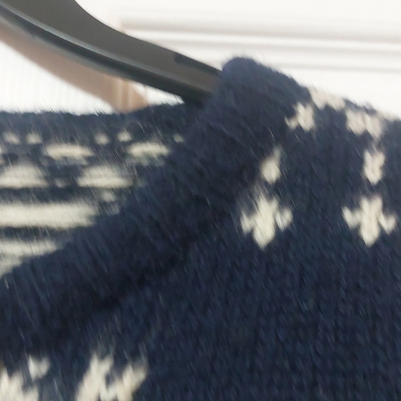 Vintage, Size M, Navy Blue Reindeer Pattern 100% Wool Sweater - Picture 5 of 13